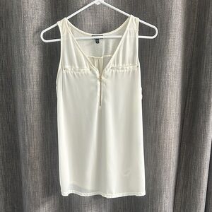 Express Cream Top with Zipper Accent